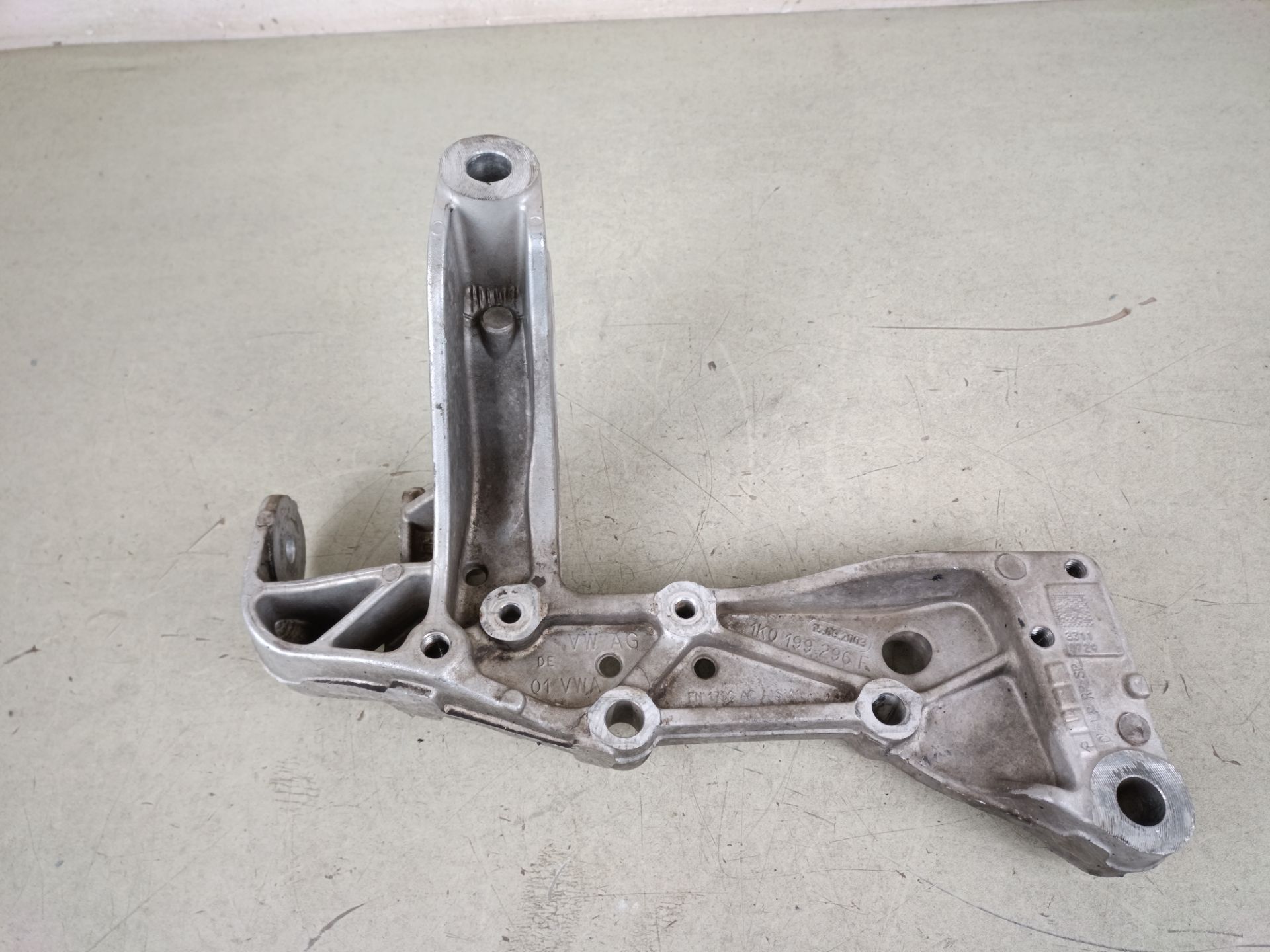 BRAZO SUSPENSION INFERIOR DELANTERO DERECHO Seat Leon (1M1)