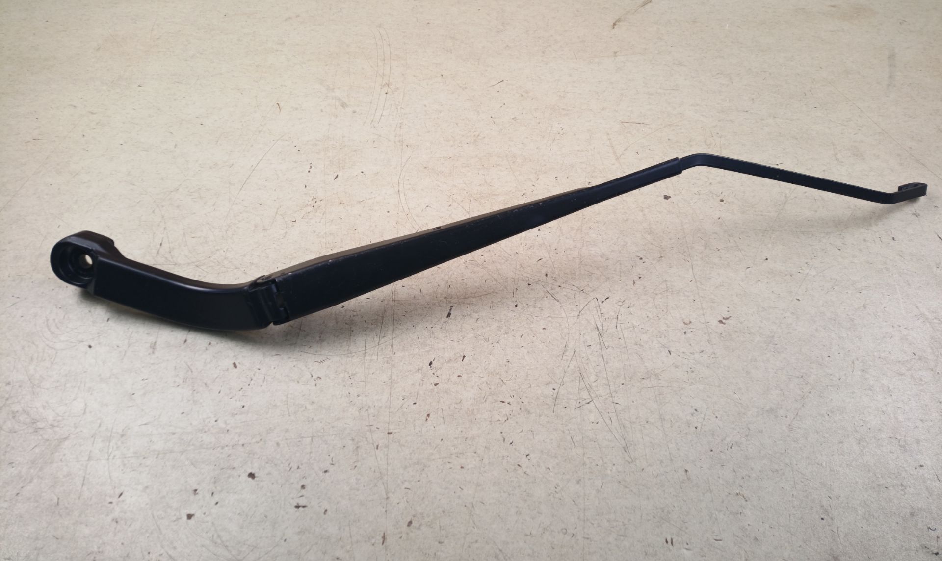BRAZO LIMPIA DELANTERO DERECHO Land Rover Discovery Sport
