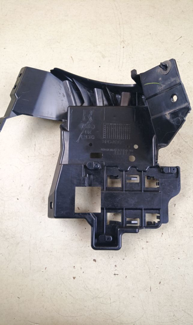 SOPORTE PARAGOLPES TRASERO Land Rover Discovery Sport