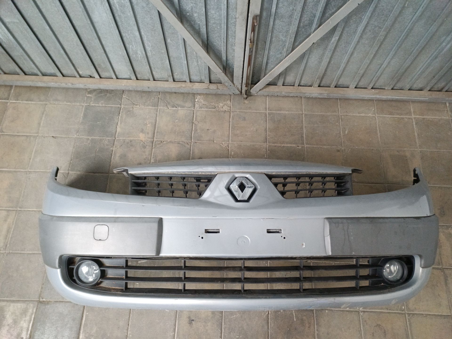 PARAGOLPES DELANTERO Renault Megane II Berlina 5P