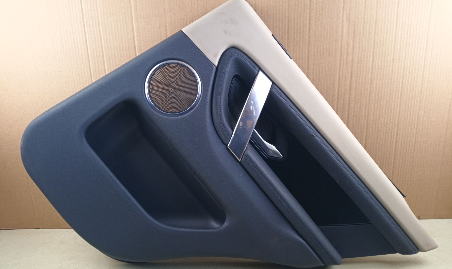 GUARNECIDO PUERTA TRASERA DERECHA Land Rover Discovery Sport