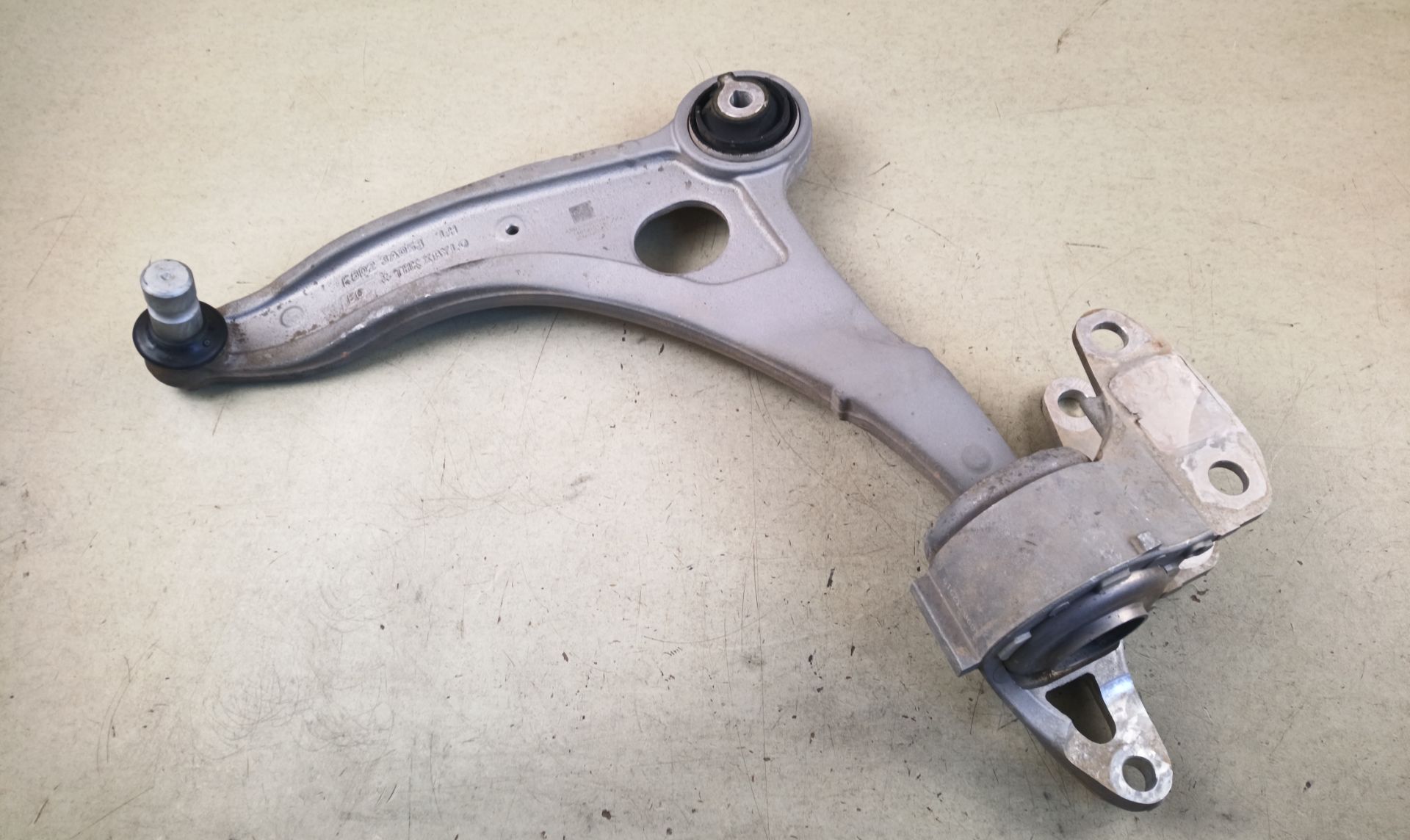 BRAZO SUSPENSION INFERIOR DELANTERO IZQUIERDO Land Rover Discovery Sport