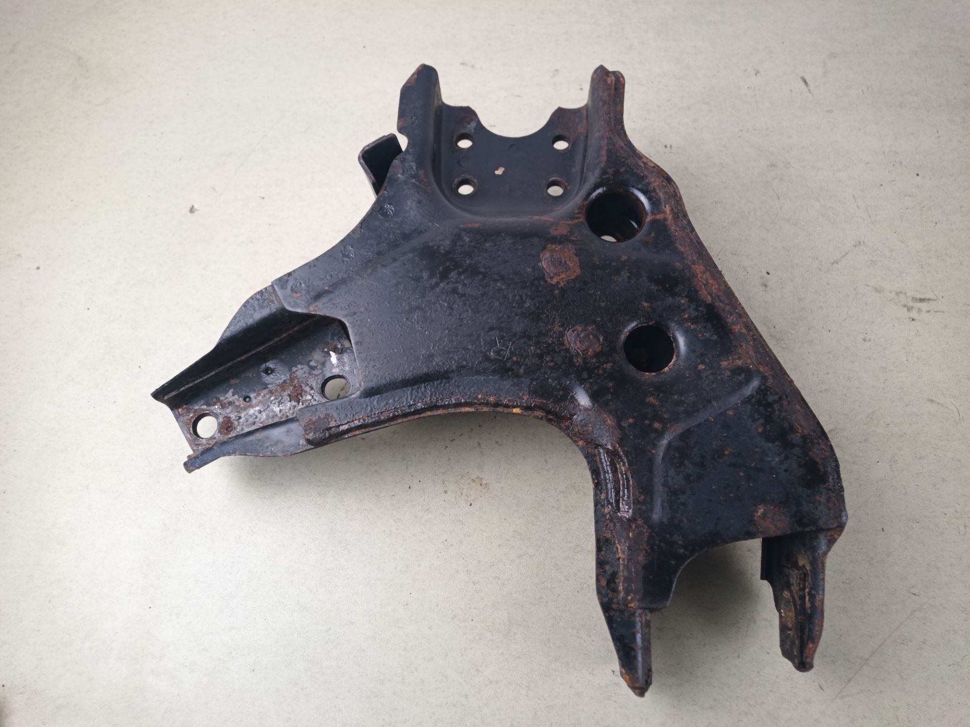 BRAZO SUSPENSION INFERIOR DELANTERO IZQUIERDO Nissan Terrano II (R20)