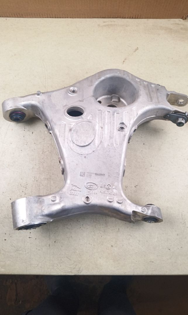 BRAZO SUSPENSION INFERIOR TRASERO DERECHO Land Rover Range Rover Velar