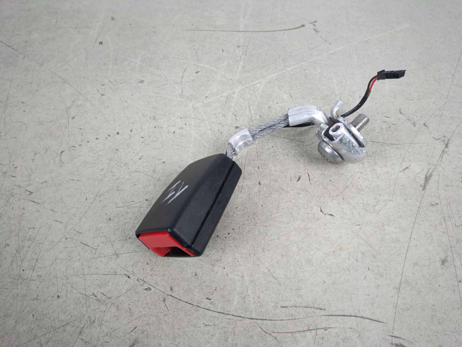 ENGANCHE CINTURON TRASERO IZQUIERDO BMW 5 Berlina (F10)