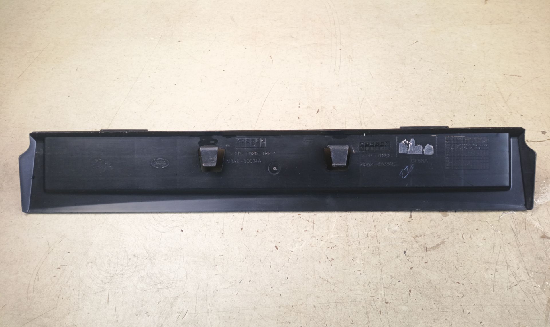 MOLDURA PARAGOLPE DELANTERA Land Rover Range Rover Velar