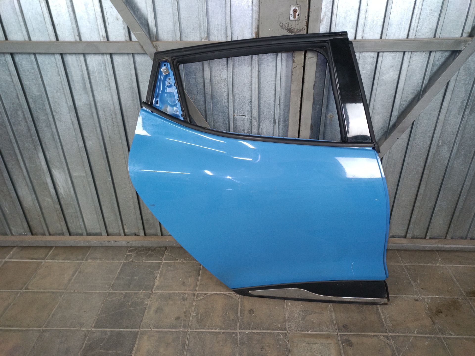 PUERTA TRASERA DERECHA Renault Clio IV