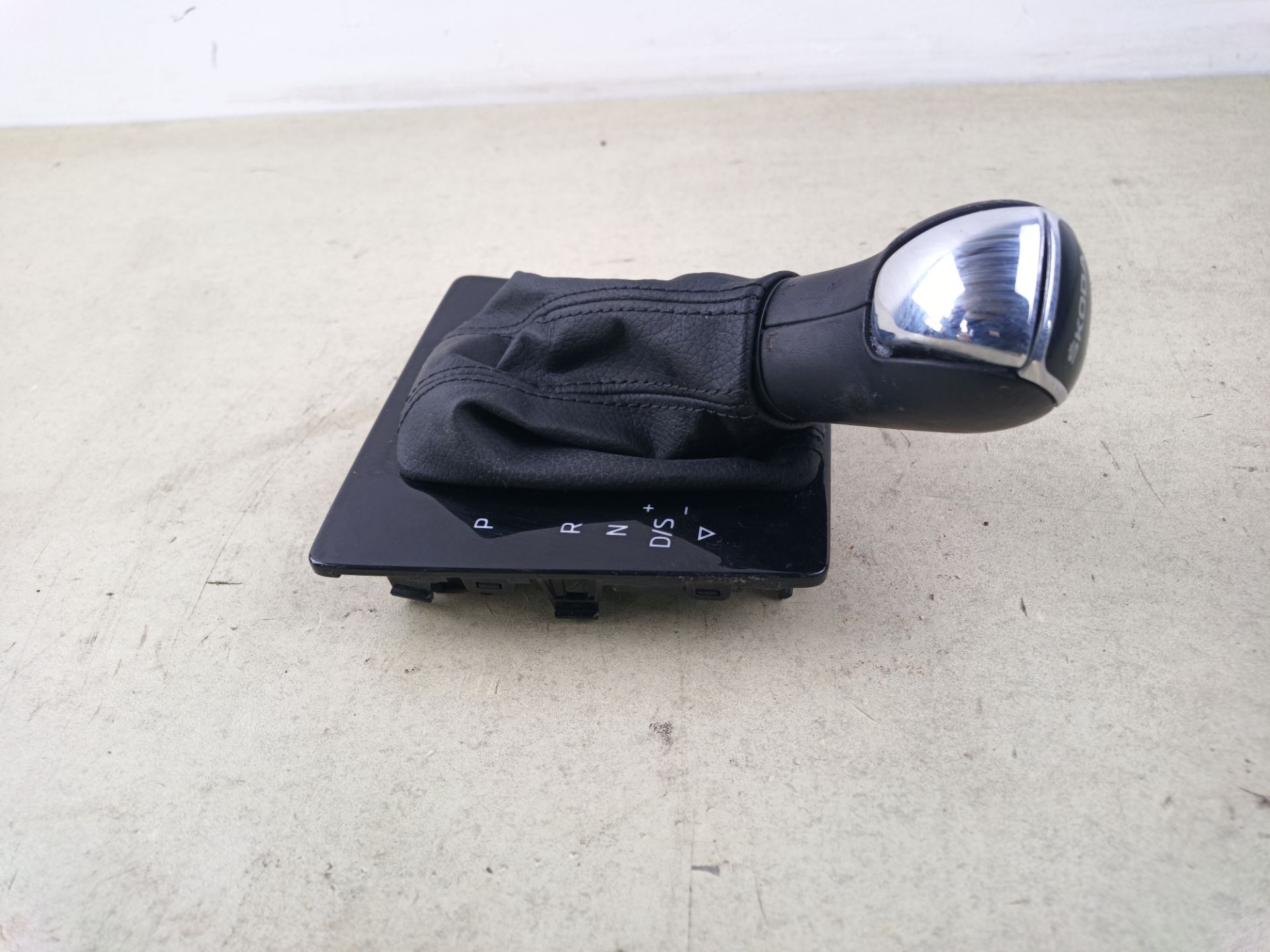 POMO PALANCA CAMBIO Skoda Kamiq (NW4)