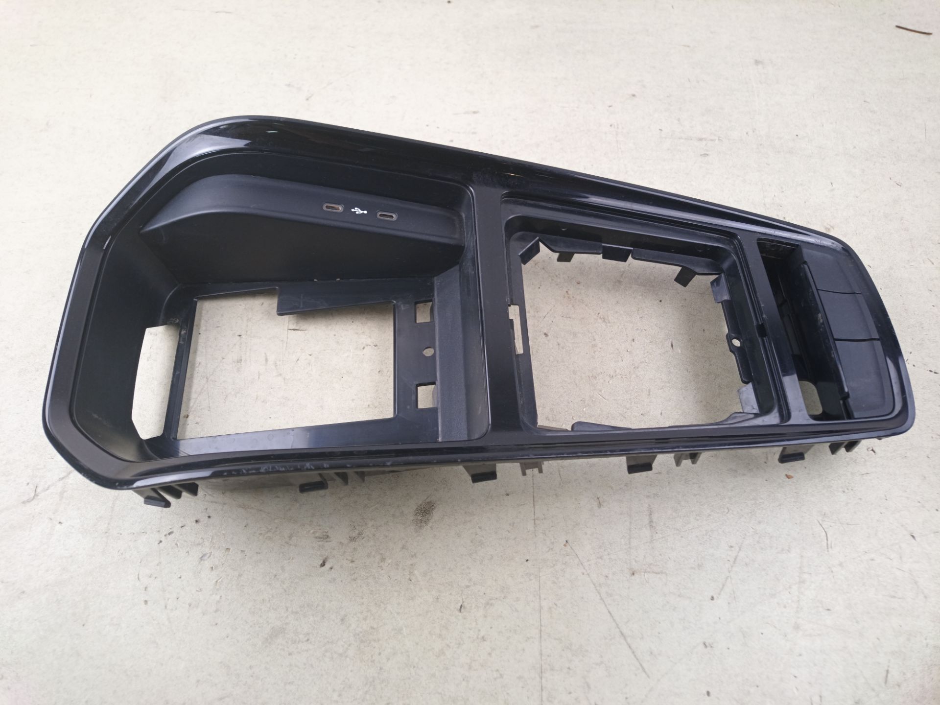 EMBELLECEDOR Skoda Kamiq (NW4)
