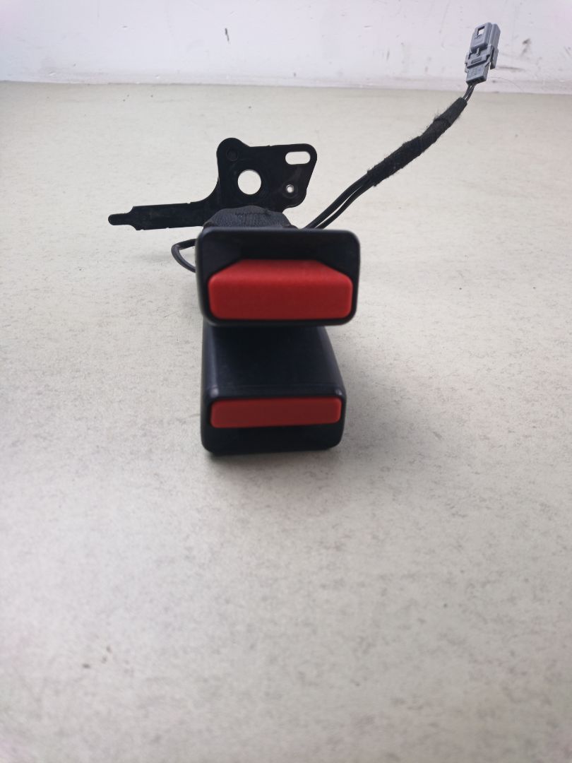 ENGANCHE CINTURON TRASERO CENTRAL Renault Clio IV