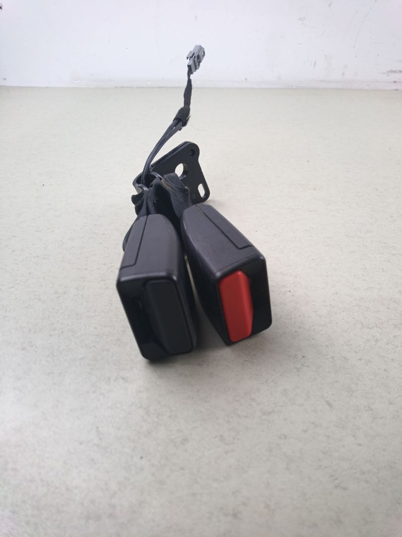 ENGANCHE CINTURON TRASERO IZQUIERDO Renault Clio IV