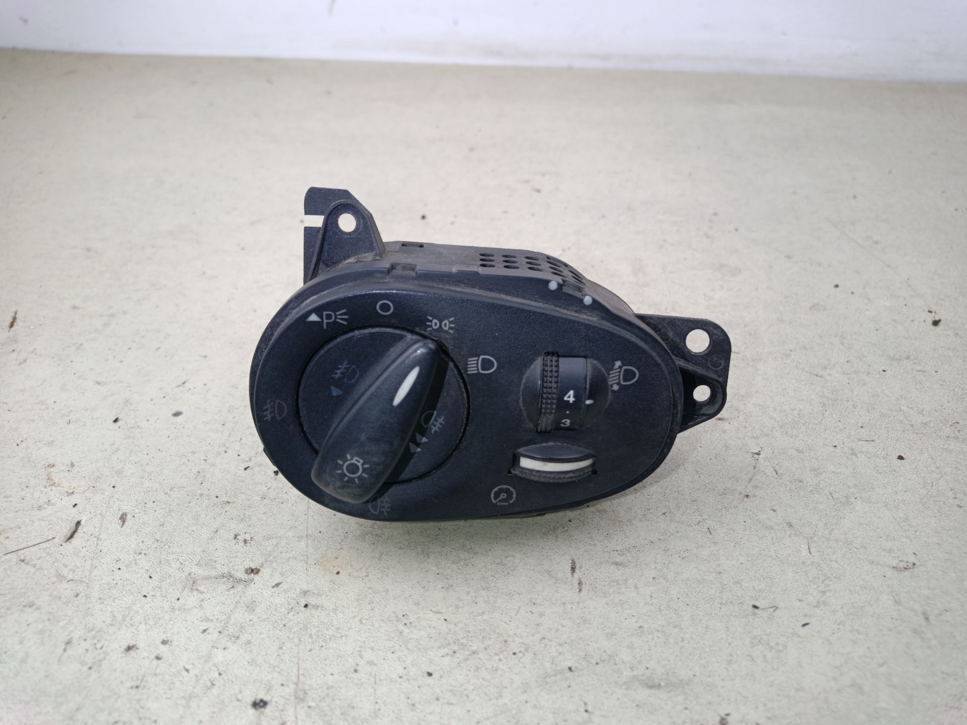 MANDO LUCES Ford Focus Berlina (CAK)
