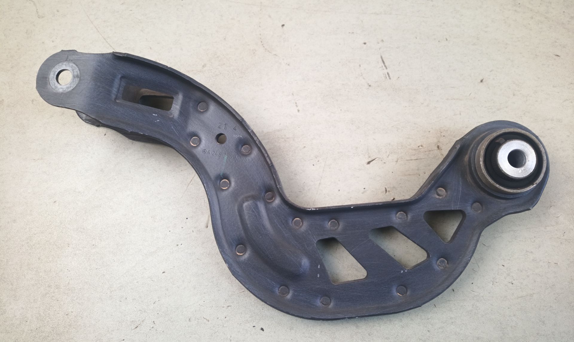 BRAZO SUSPENSION SUPERIOR TRASERO IZQUIERDO