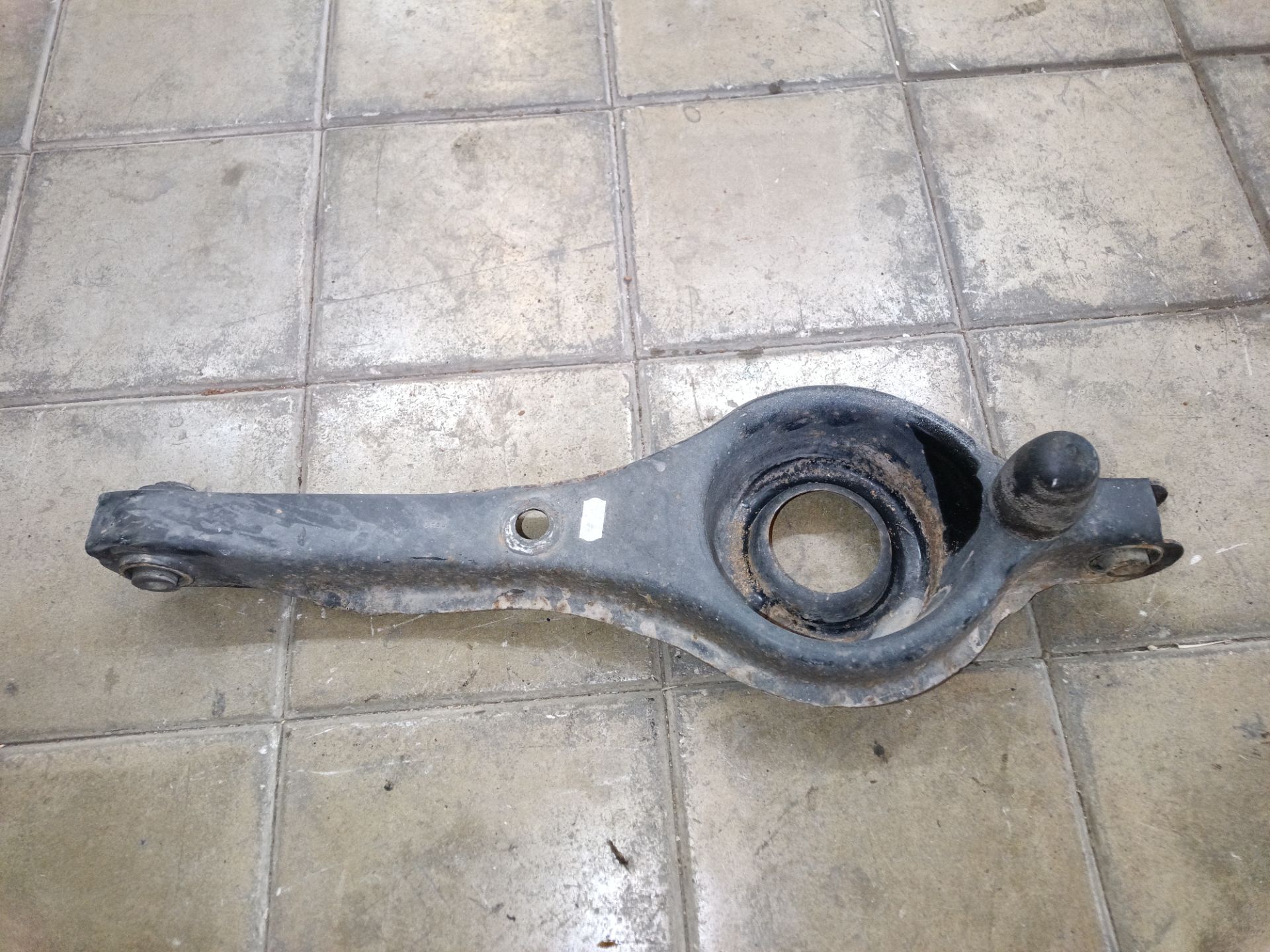 BRAZO SUSPENSION INFERIOR TRASERO IZQUIERDO Ford Focus Berlina (CAK)