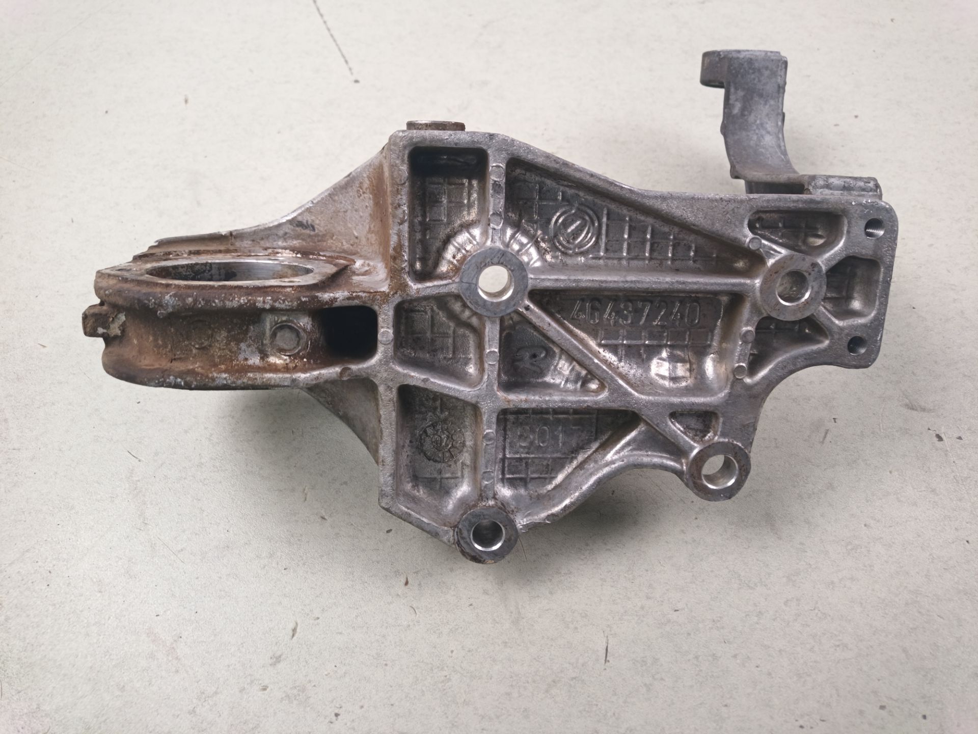 SOPORTE MOTOR TRASERO