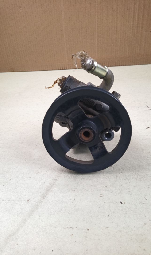BOMBA DIRECCION Toyota Avensis Berlina (T25)