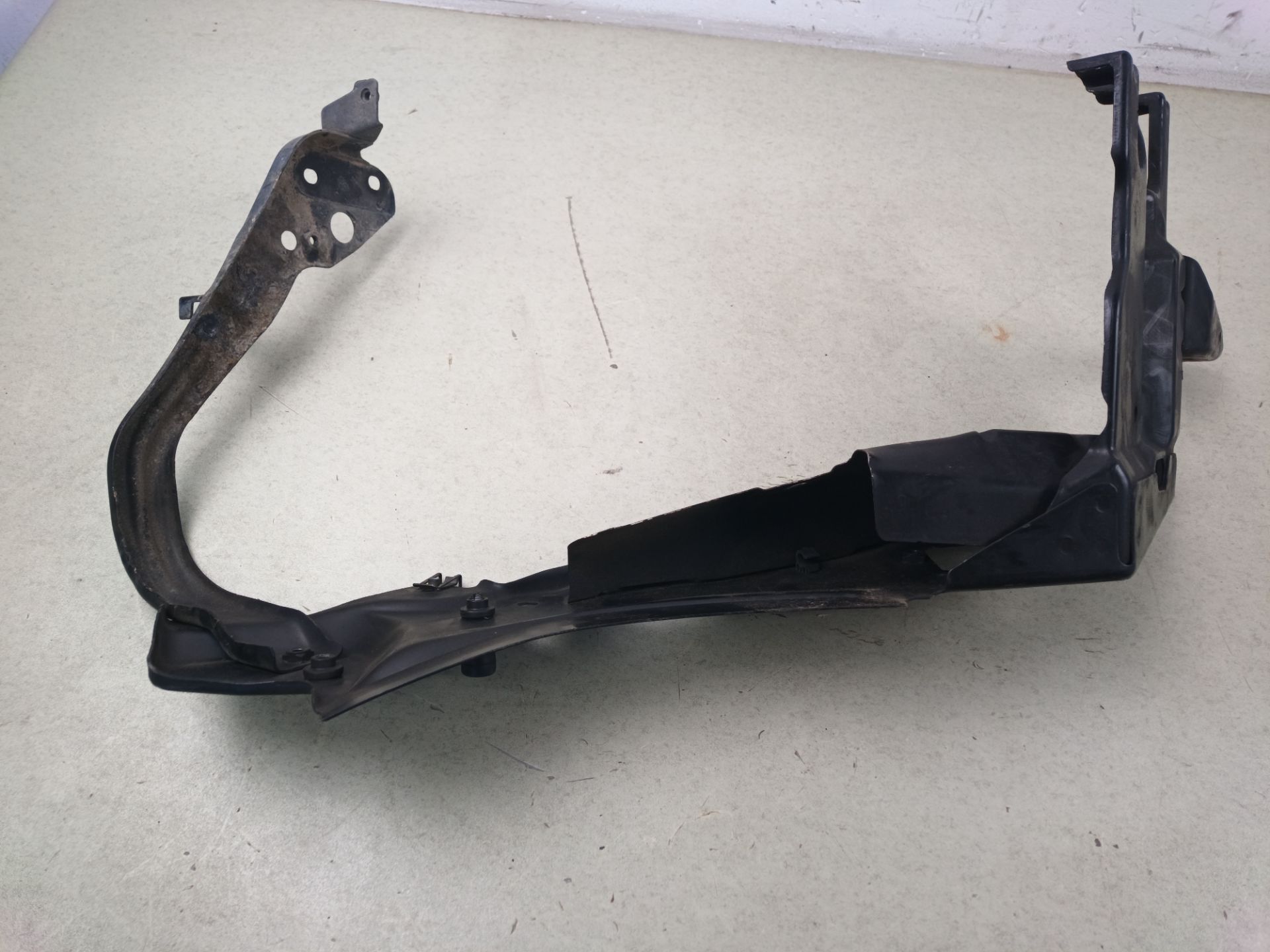 SOPORTE FARO DERECHO Mercedes-Benz S Maybach (BM 221)