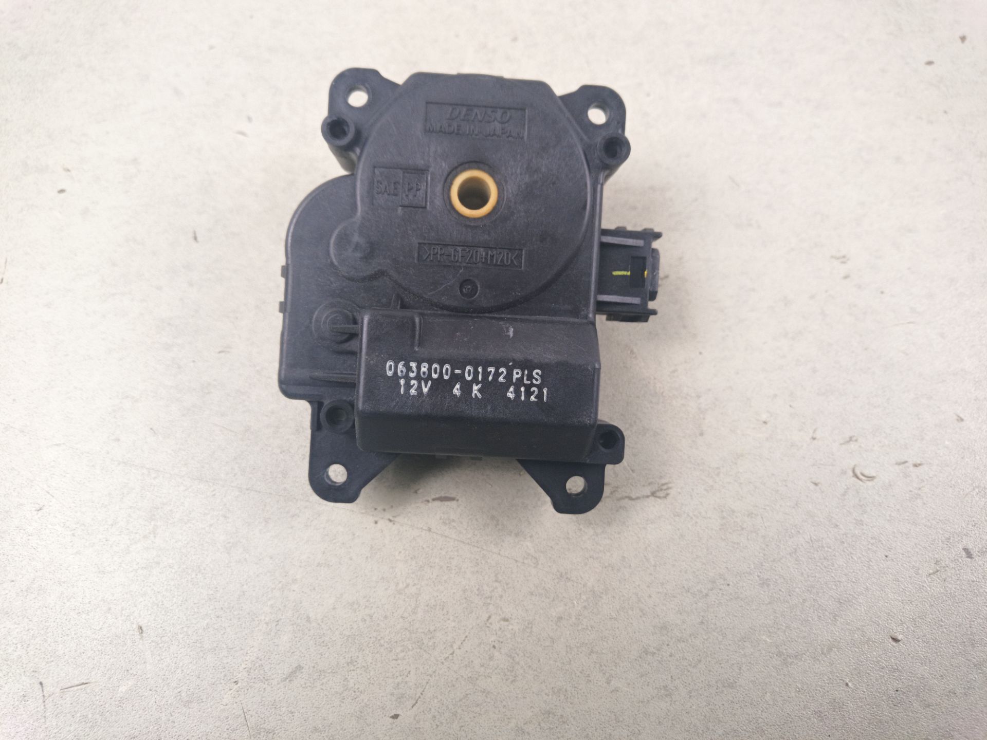 MOTOR APERTURA TRAMPILLA Lexus IS (DS2/IS2)