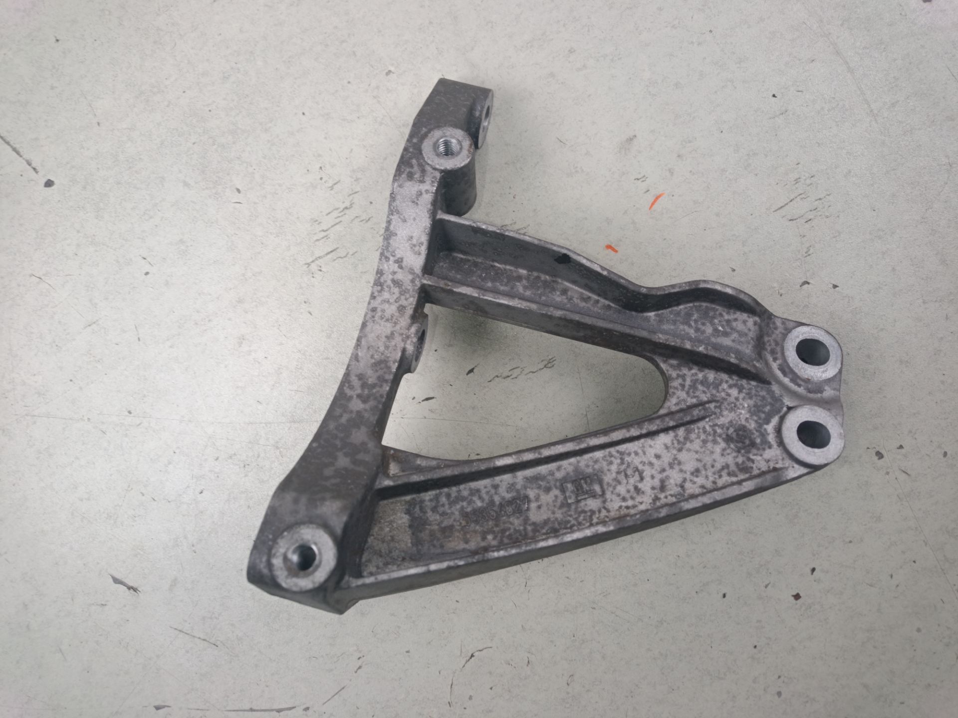 SOPORTE COMPRESOR AIRE ACONDICIONADO Opel Insignia Berlina