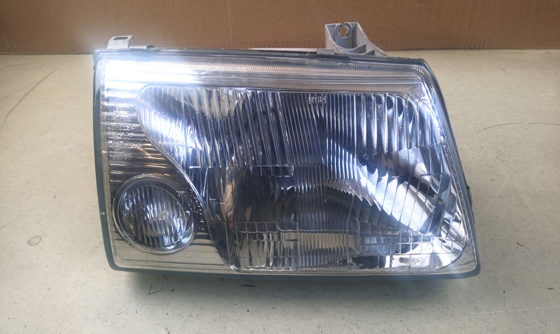 FARO DERECHO Mitsubishi Galloper (Hyundai)