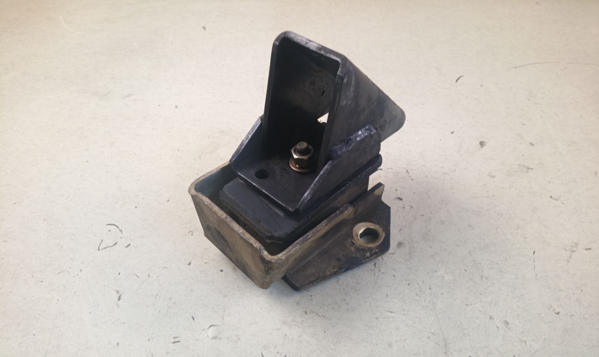 SOPORTE MOTOR IZQUIERDO Mitsubishi Galloper (Hyundai)