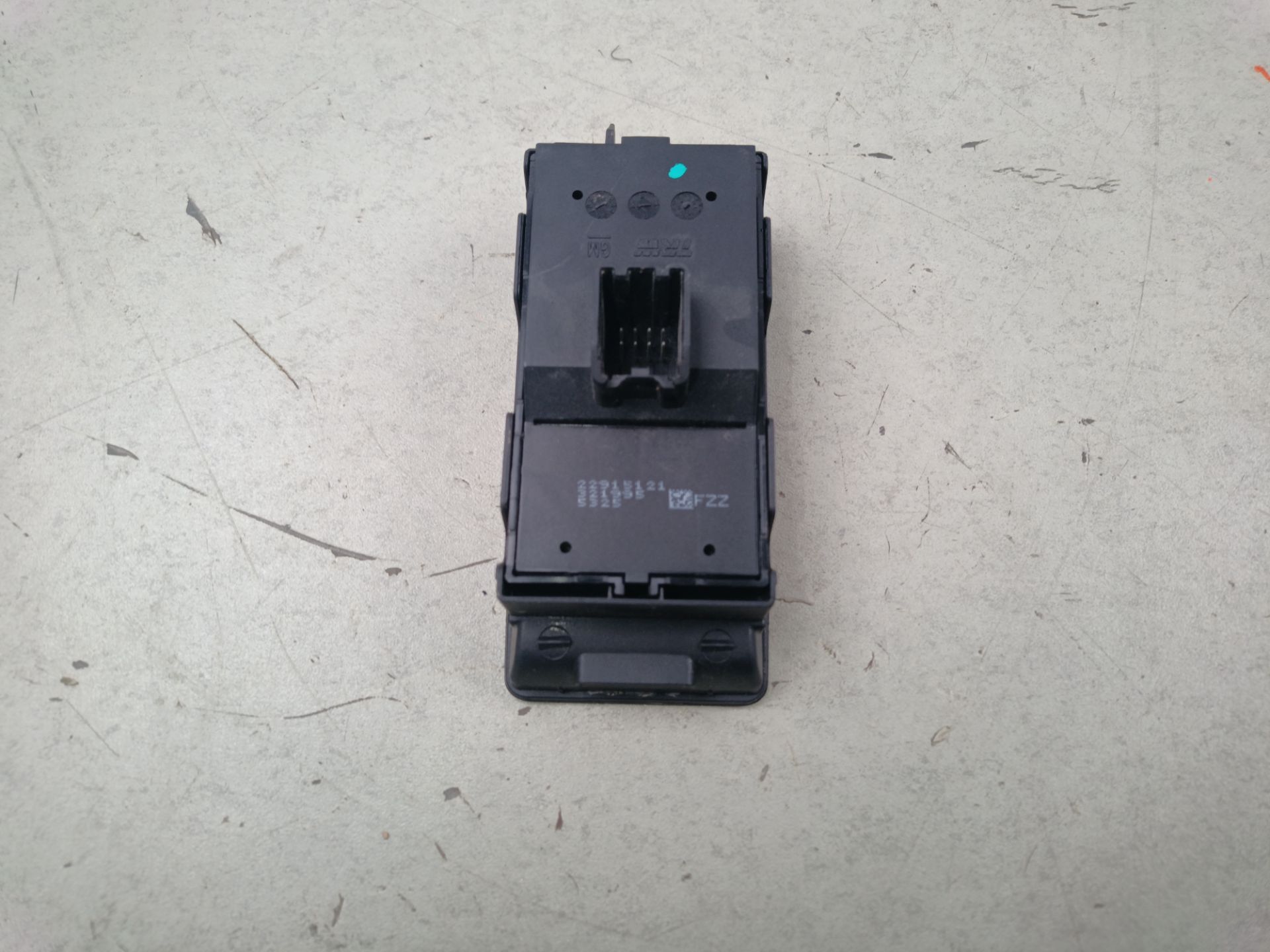MANDO ELEVALUNAS DELANTERO IZQUIERDO Opel Insignia Berlina