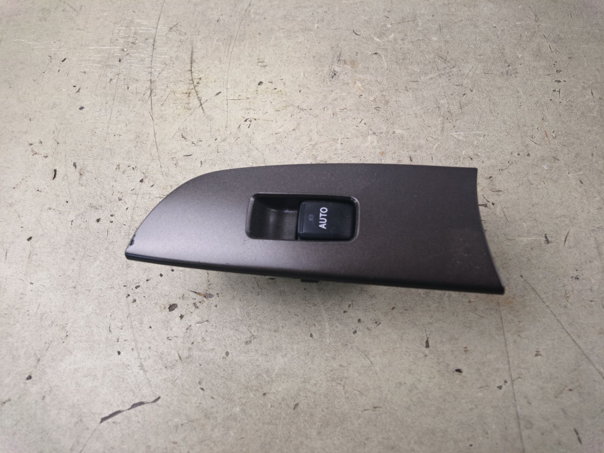 MANDO ELEVALUNAS TRASERO DERECHO Lexus IS (DS2/IS2)