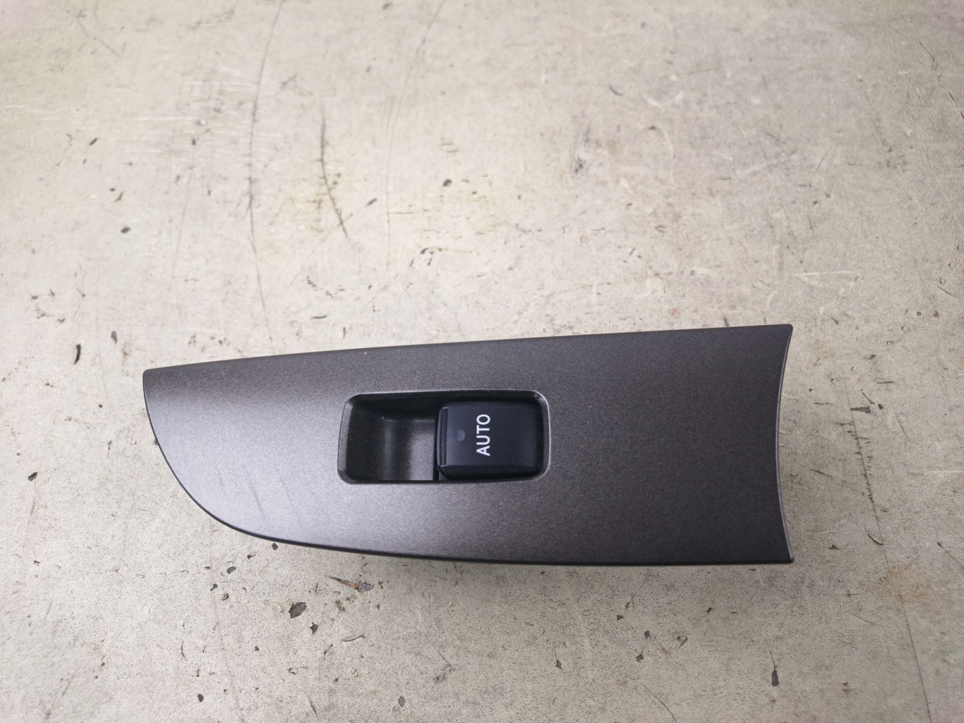 MANDO ELEVALUNAS TRASERO IZQUIERDO Lexus IS (DS2/IS2)