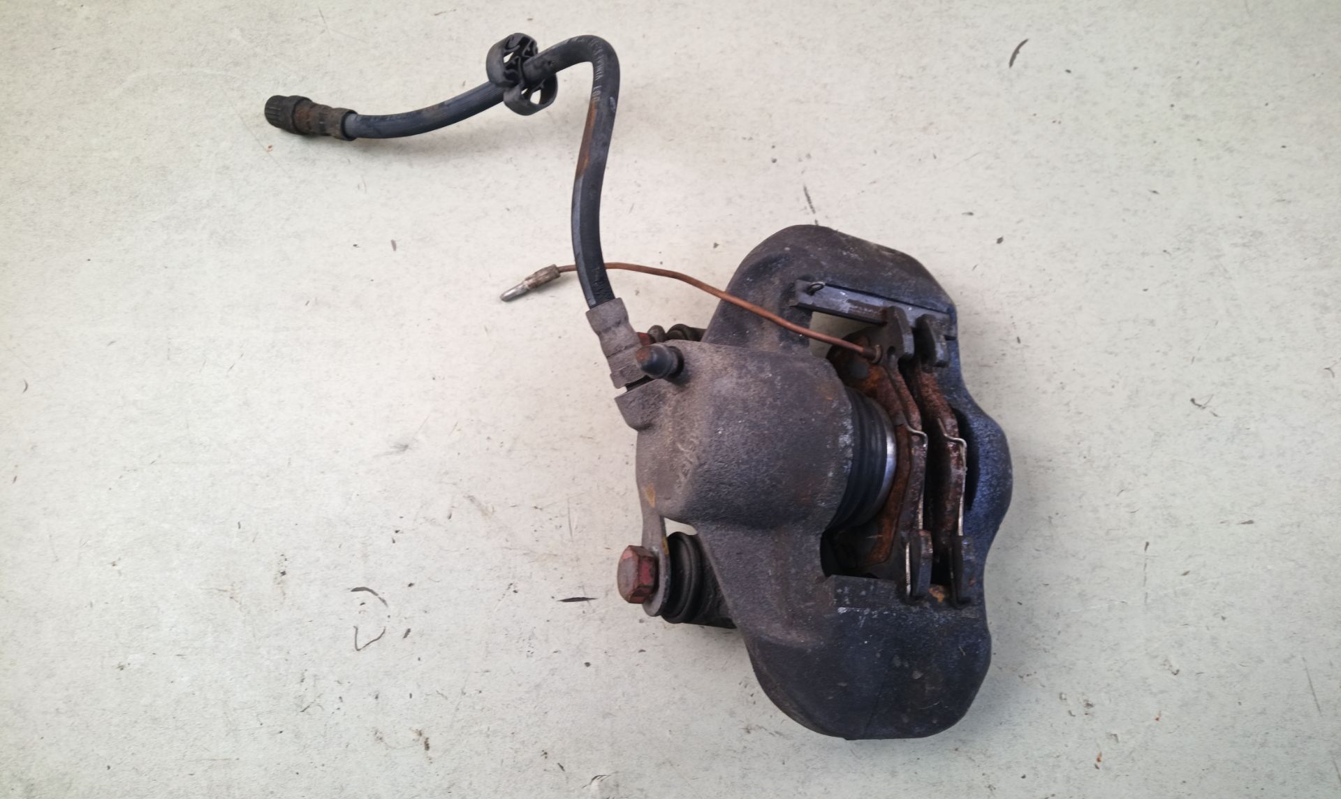 PINZA DE FRENO DELANTERA IZQUIERDA Renault R 5 (B/C40)