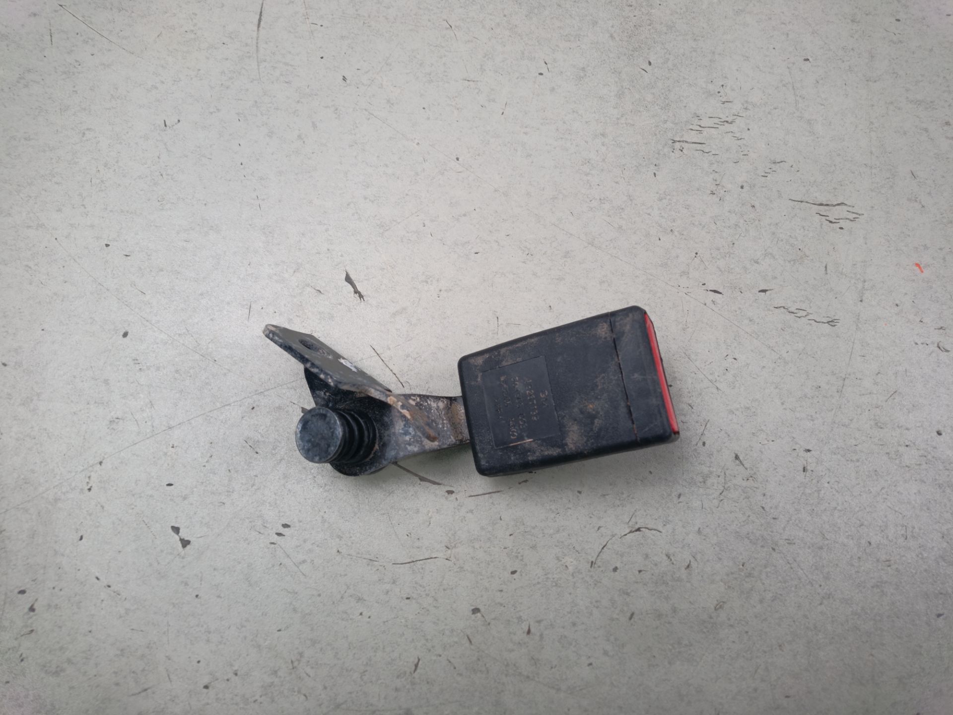 ENGANCHE CINTURON TRASERO IZQUIERDO Opel Insignia Berlina