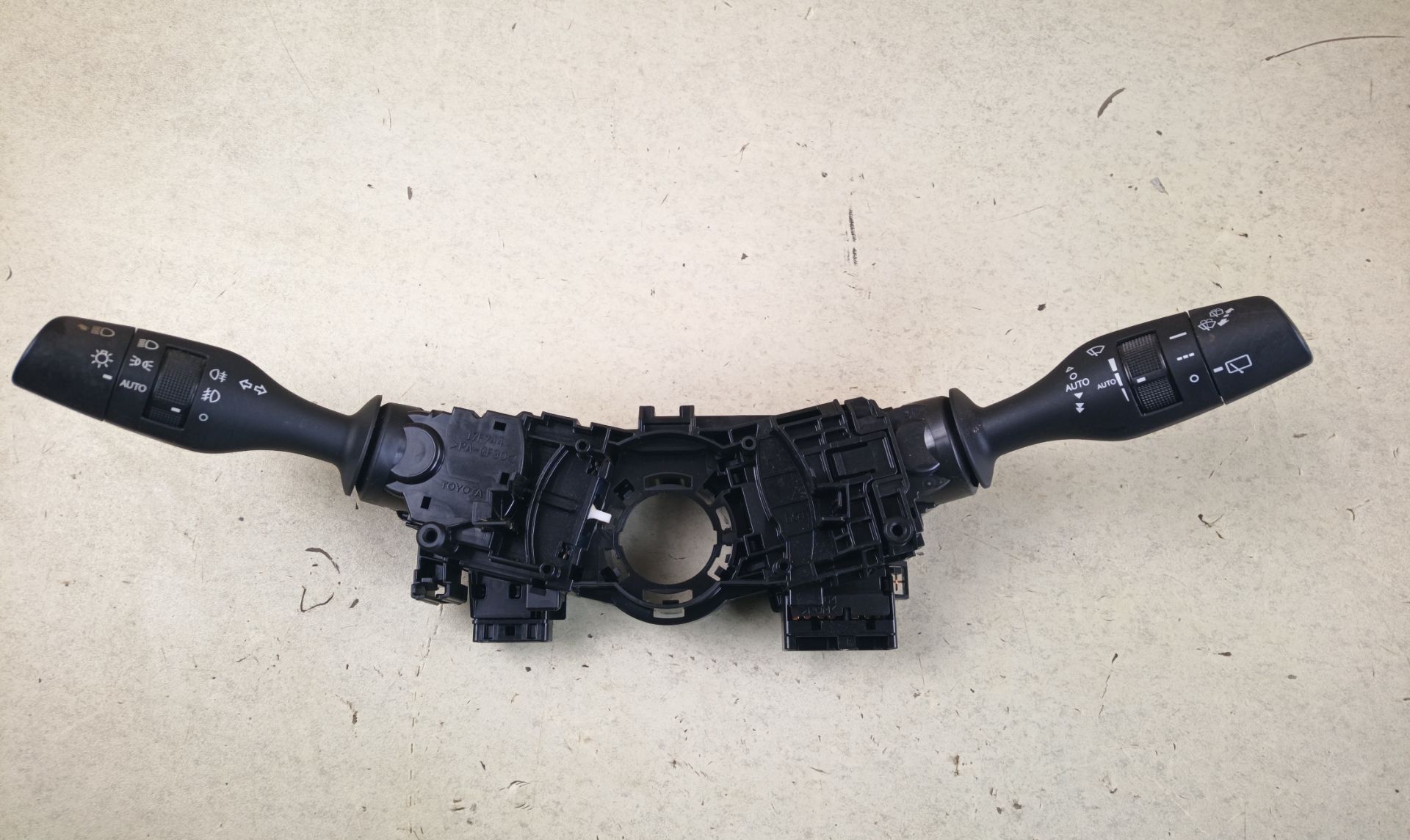 MANDO MULTIFUNCION Lexus NX (AZ10)