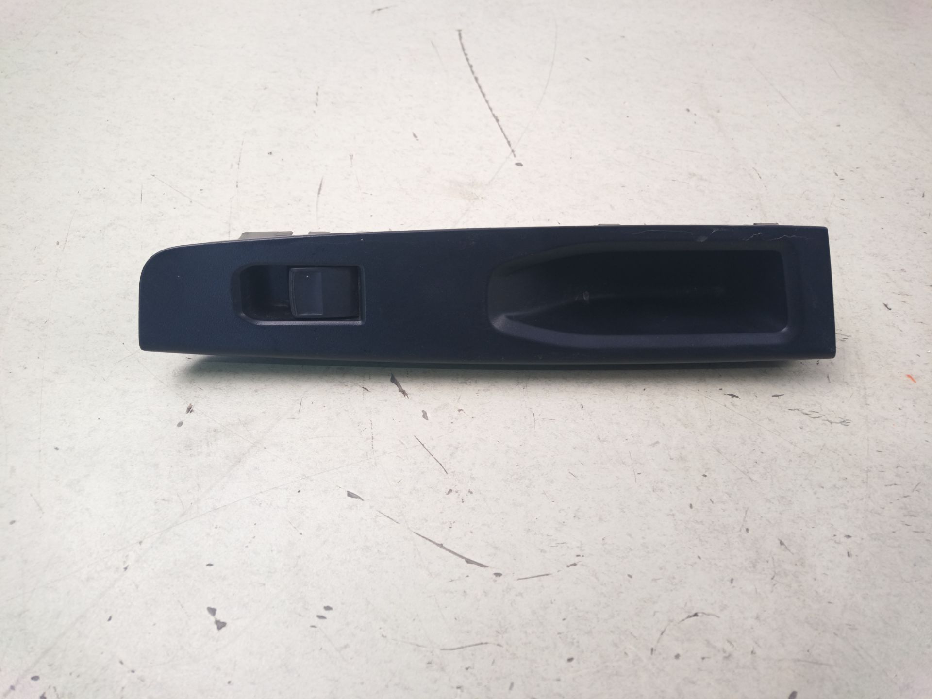 MANDO ELEVALUNAS TRASERO DERECHO Toyota Yaris (XP13)