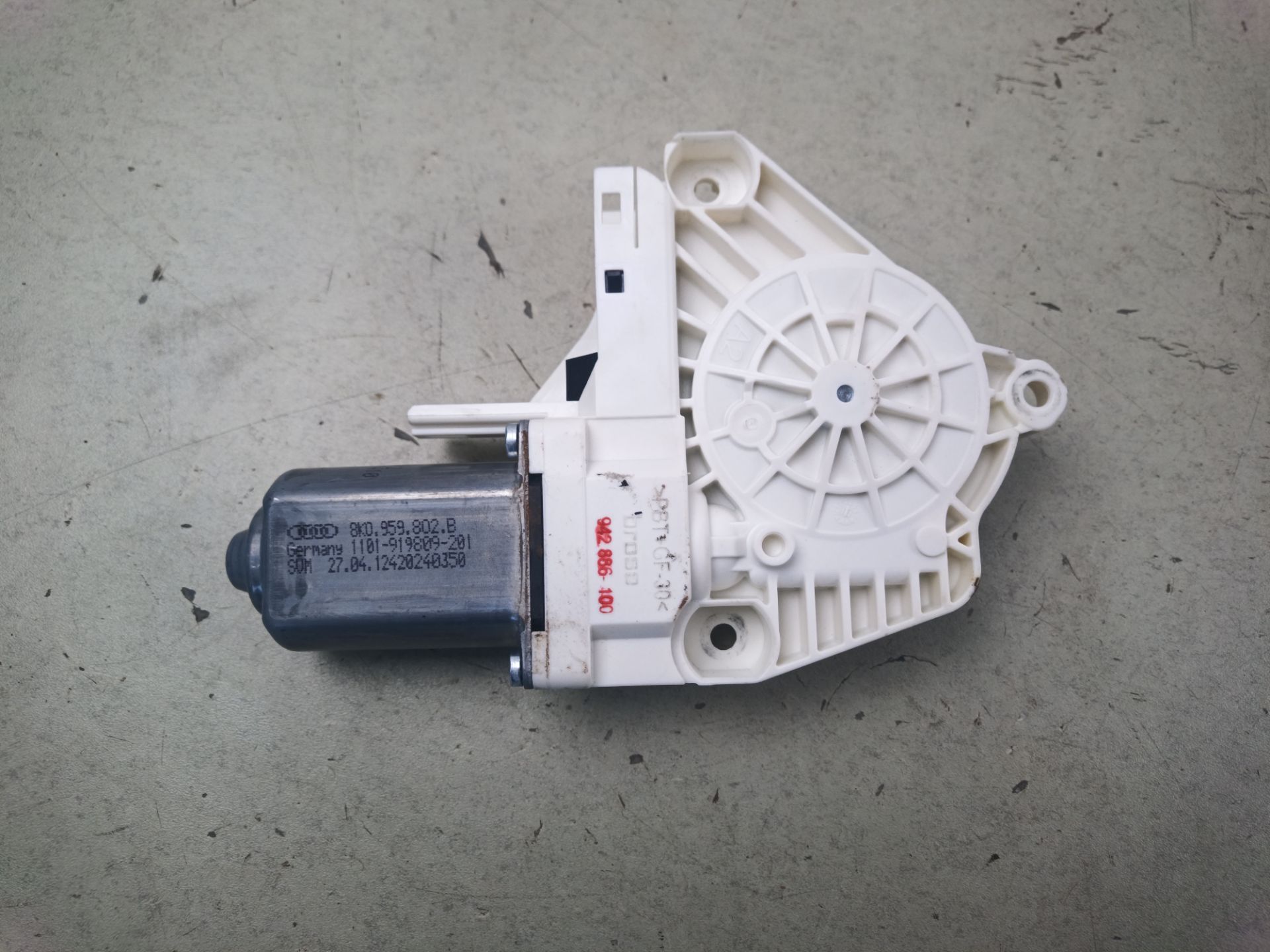 MOTOR ELEVALUNAS DELANTERO DERECHO Audi A6 Avant (4G5)