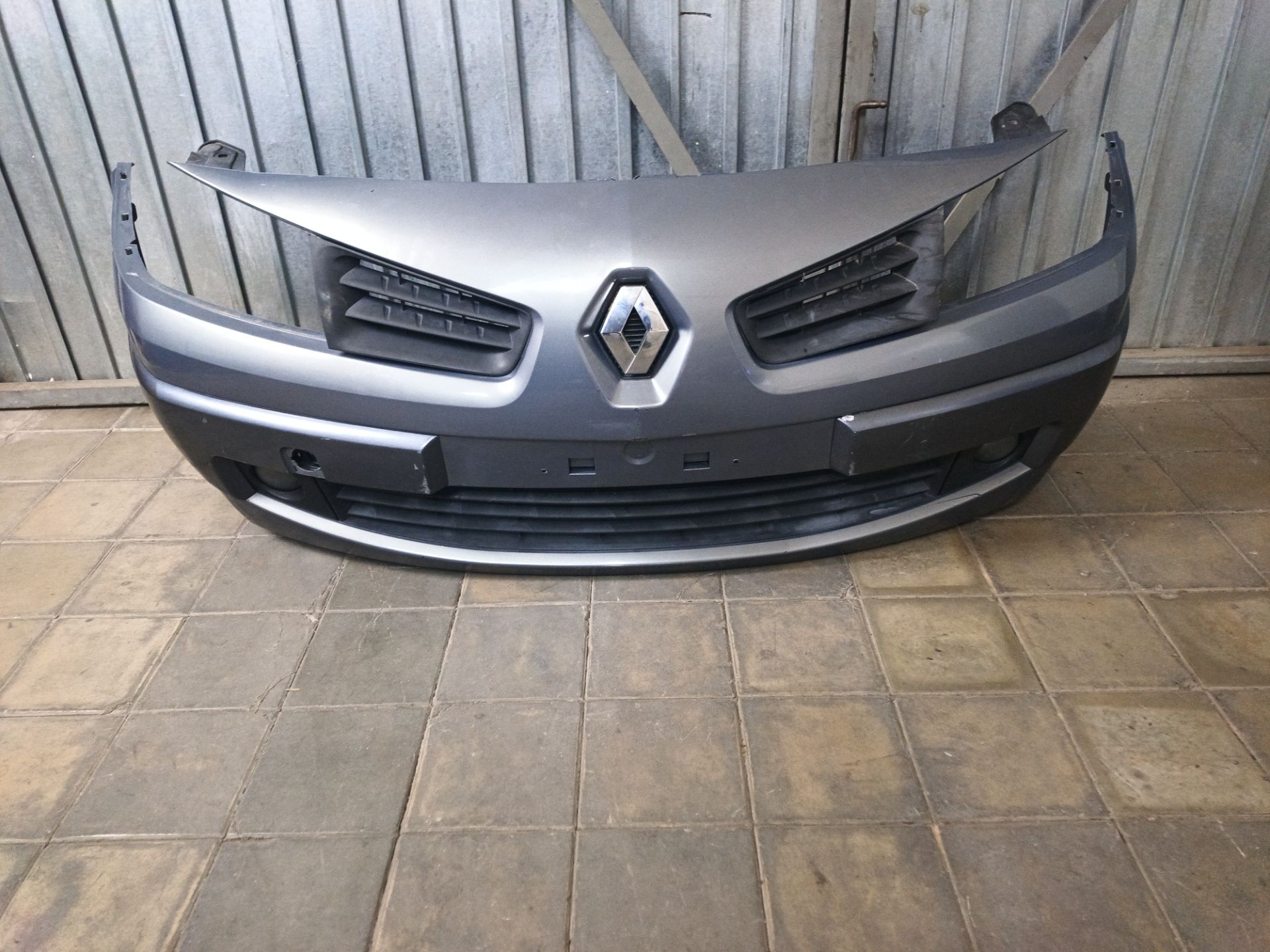 PARAGOLPES DELANTERO Renault Megane II Berlina 5P