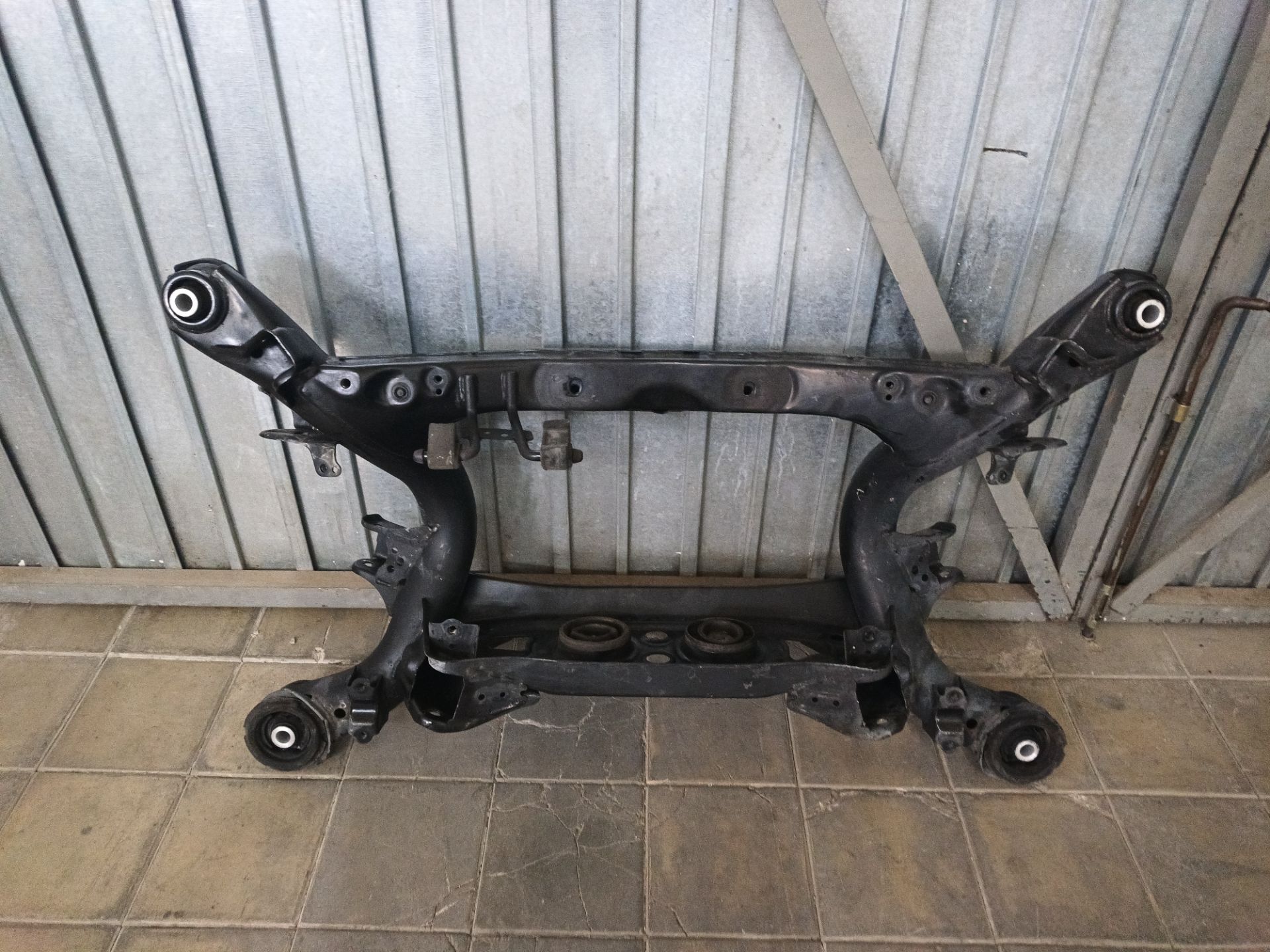 EJE DELANTERO / CUNA MOTOR Lexus IS (DS2/IS2)