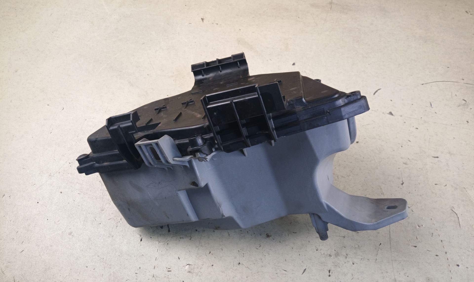 CAJA RELES / FUSIBLES Audi A6 Avant (4G5)