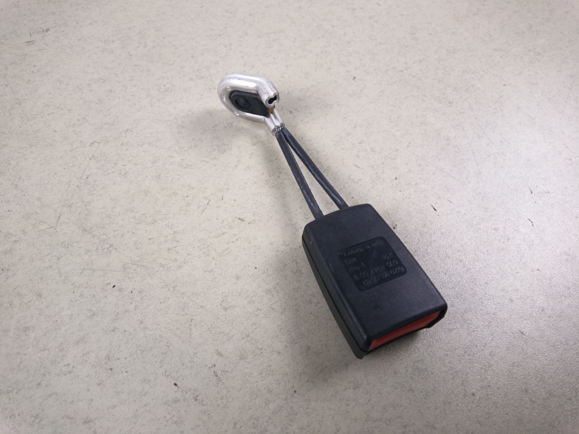 ENGANCHE CINTURON TRASERO DERECHO Mercedes-Benz CLS (BM 219)