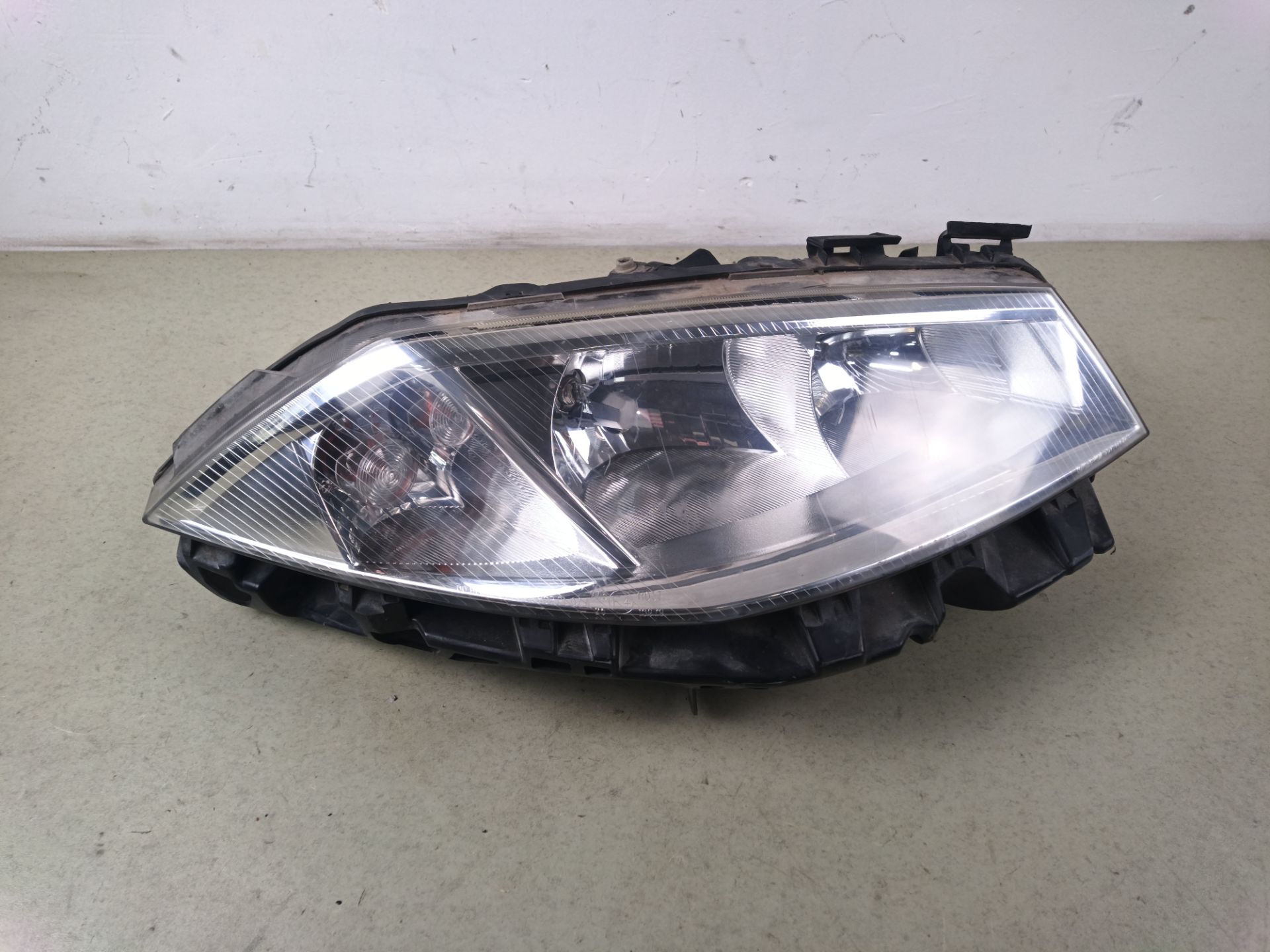FARO DERECHO Renault Megane II Berlina 3P