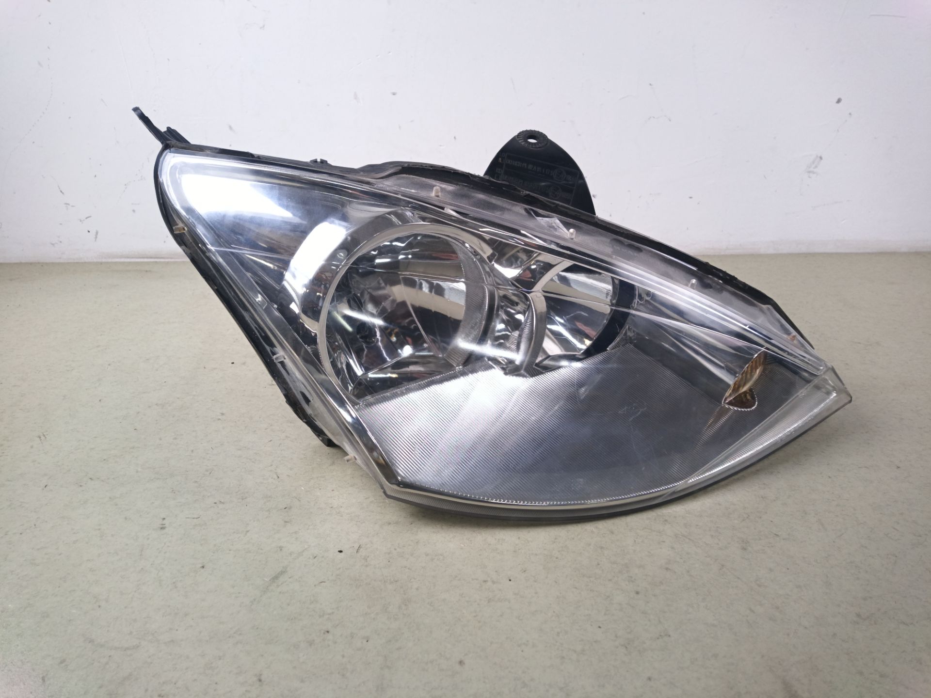 FARO DERECHO Ford Focus Berlina (CAK)
