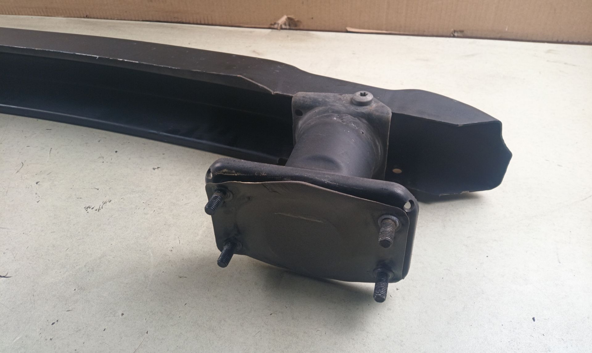REFUERZO PARAGOLPES TRASERO Mercedes-Benz CLS (BM 219)
