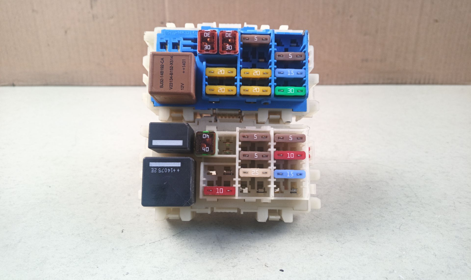 CAJA RELES / FUSIBLES Land Rover Range Rover Evoque