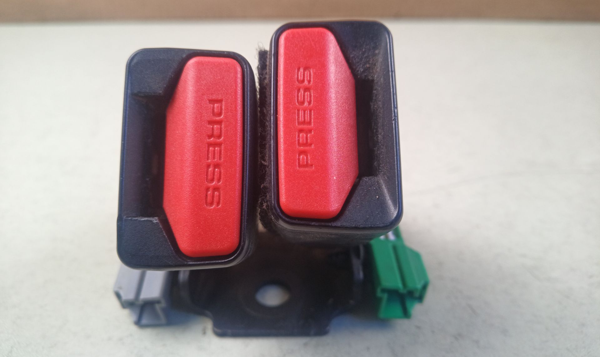 ENGANCHE CINTURON TRASERO CENTRAL Land Rover Range Rover Evoque