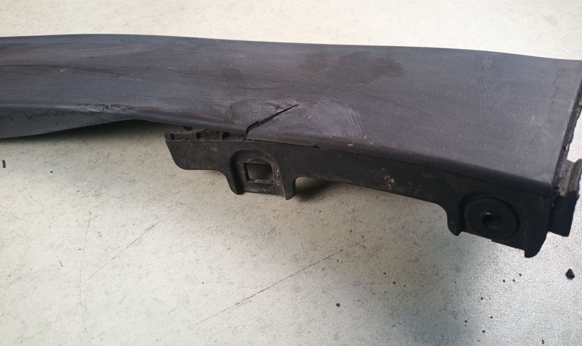 ALETIN TRASERO IZQUIERDO Kia Niro (DE)