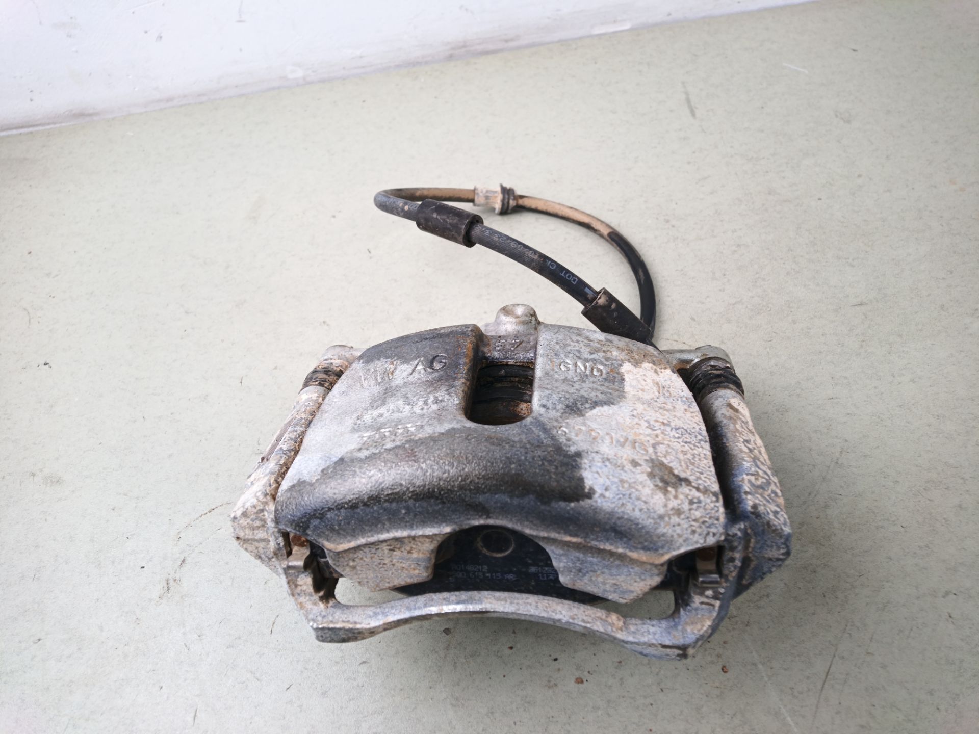 PINZA DE FRENO DELANTERA IZQUIERDA Volkswagen T-Roc (D11)