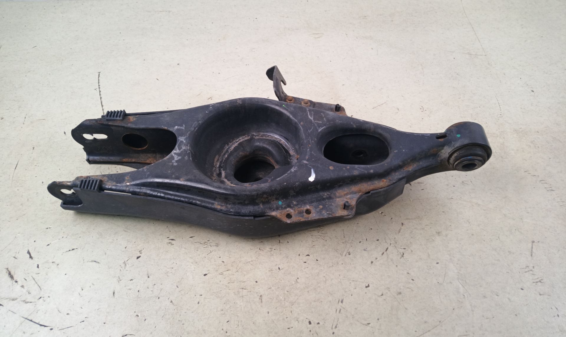 BRAZO SUSPENSION INFERIOR TRASERO DERECHO Mercedes-Benz CLS (BM 219)