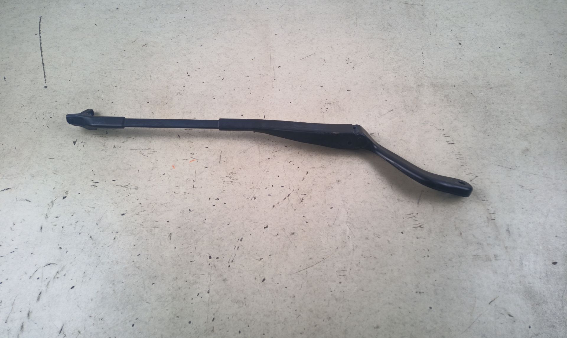 BRAZO LIMPIA DELANTERO IZQUIERDO Mercedes-Benz CLS (BM 219)