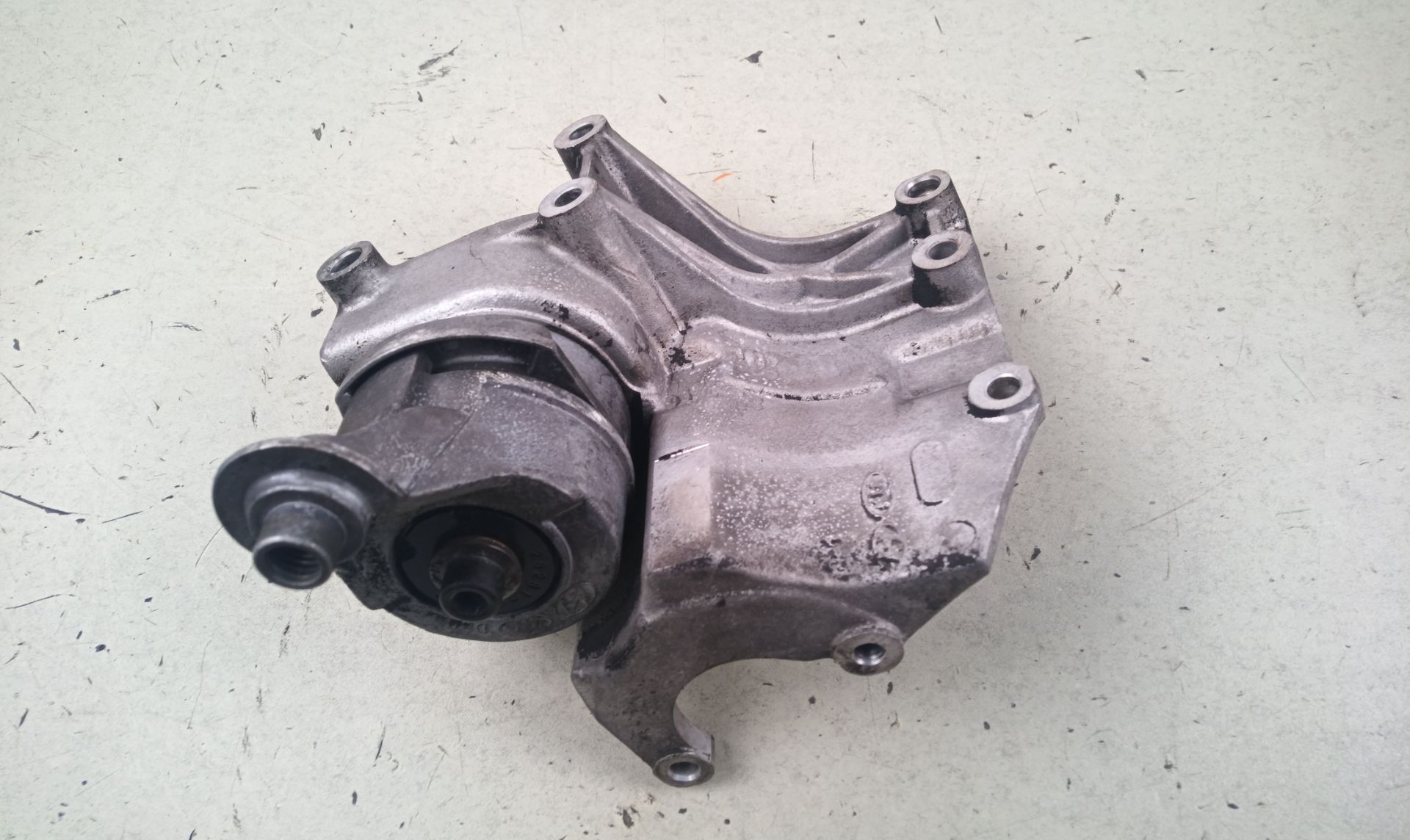 SOPORTE ALTERNADOR Kia Sorento (BL)