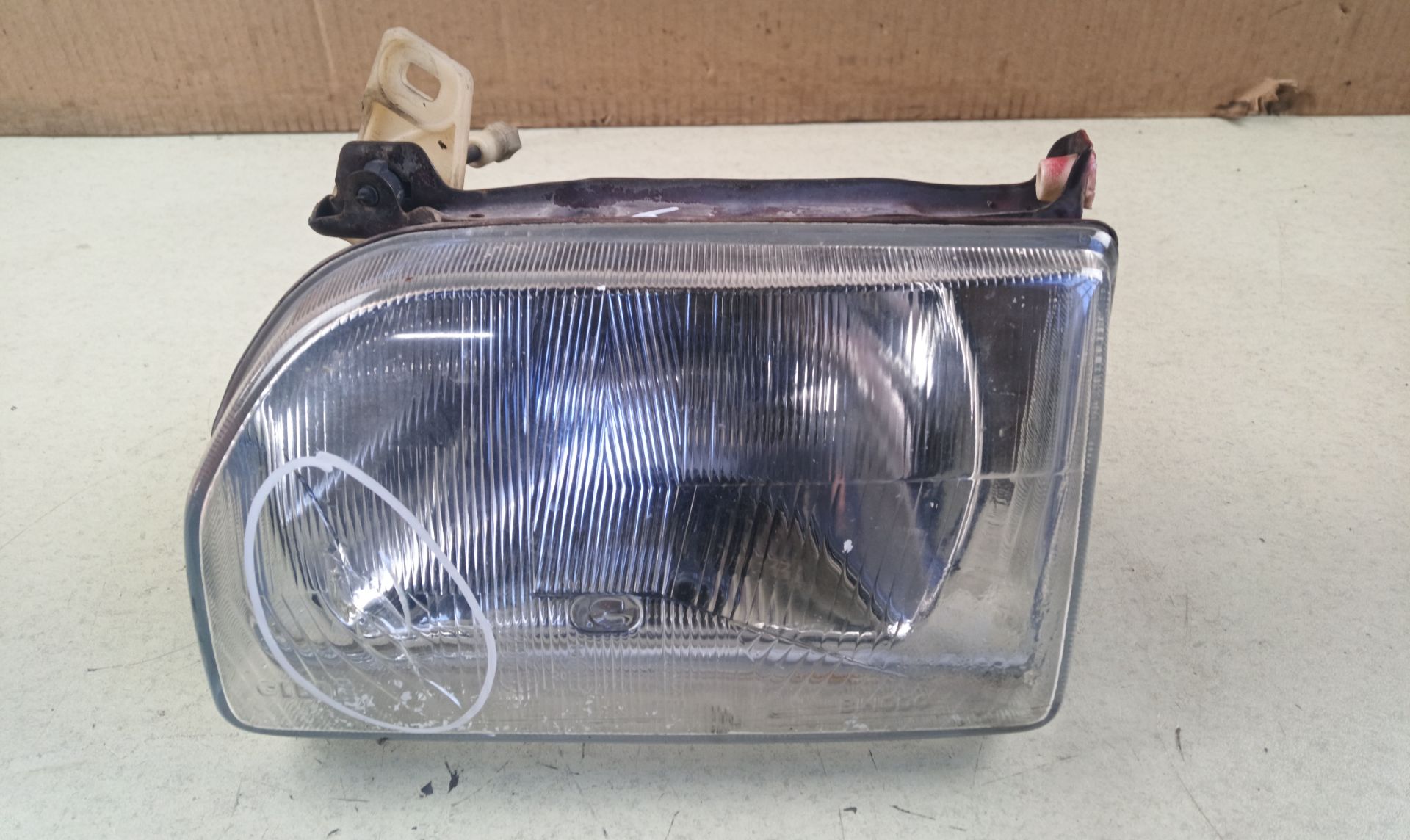 FARO IZQUIERDO Ford Escort Berlina