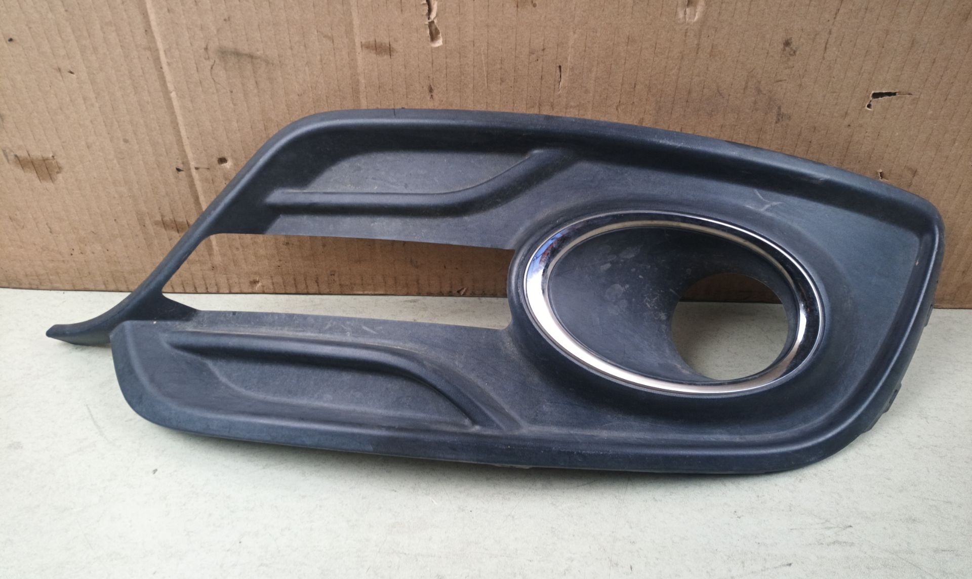 MOLDURA ANTINIEBLA IZQUIERDA Renault Megane IV Berlina 5P
