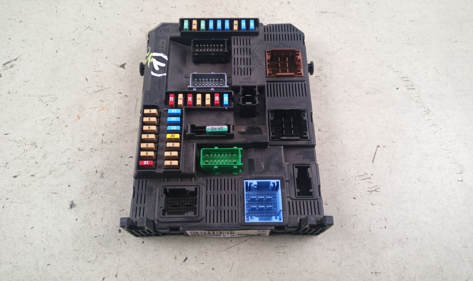 CAJA RELES / FUSIBLES